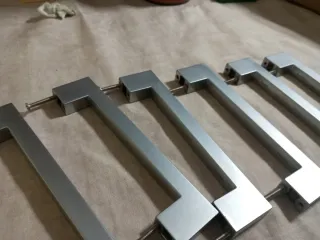 6 Tiradores plateados para armario