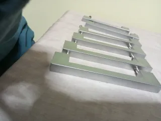 6 Tiradores plateados para armario