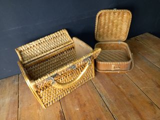 CESTO DE CAMPO Y CAJA DE MIMBRE AÑOS 60.