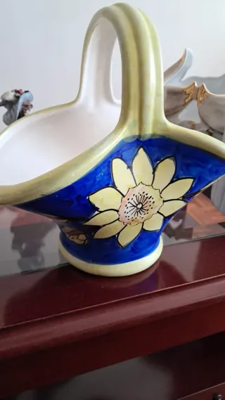 Cesta decorativa cerámica flor amarilla