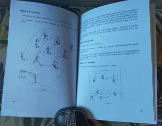 Lote 7 libros sobre Técnica y Táctica del fútbol.
