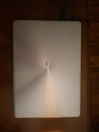 Ordenador portátil Asus ZenBook gris plateado