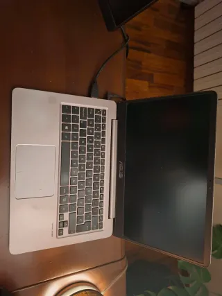 Ordenador portátil Asus ZenBook gris plateado