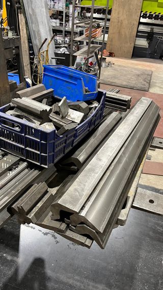 Punzon matriz Plegadora Ajial Colly