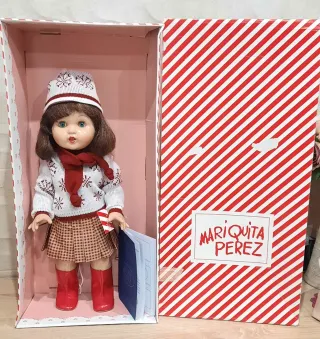 Muñeca Mariquita Perez con vestido y gorro
