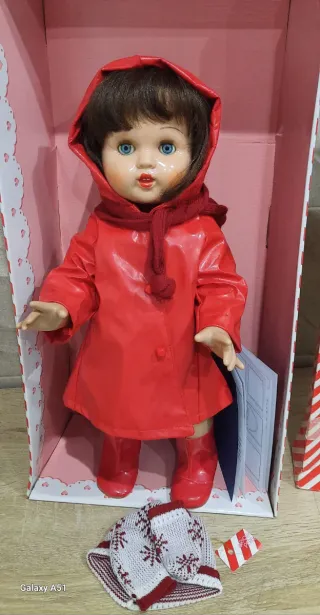 Muñeca Mariquita Perez con vestido y gorro