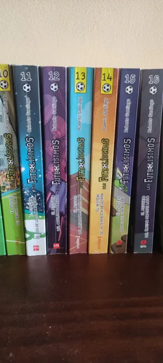 Libros juveniles Los Futbolísimos 1-21 y regalo