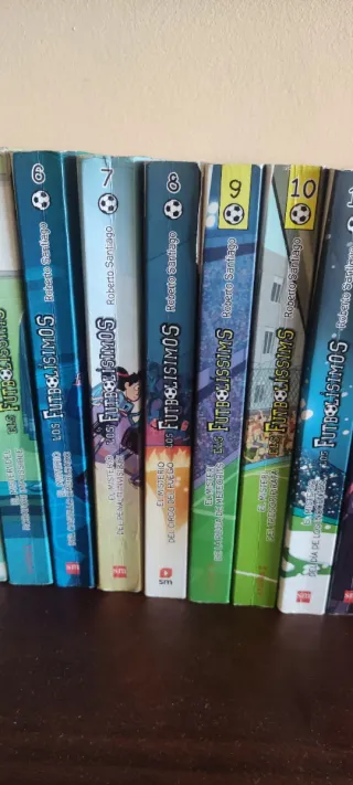 Libros juveniles Los Futbolísimos 1-21 y regalo