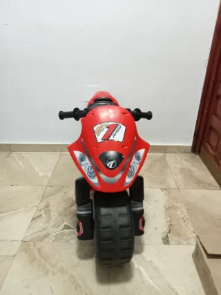 Moto infantil roja