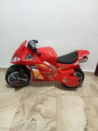 Moto infantil roja