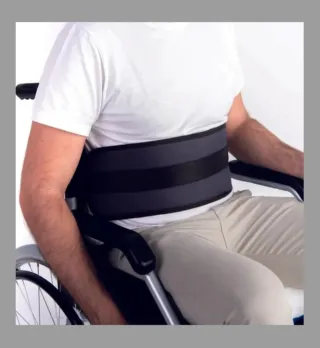 Cinturón sujeción silla ruedas.