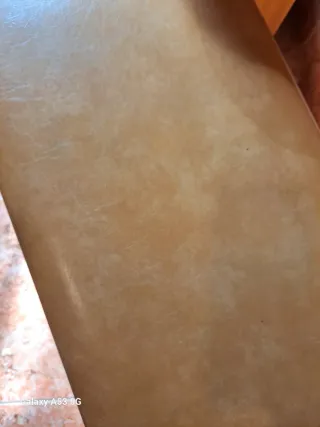 Banqueta pie de cama de cuero y madera