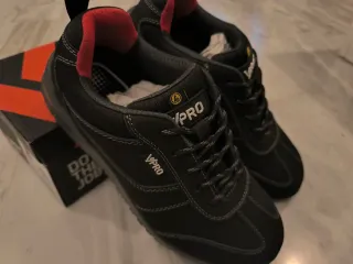 Zapatos de seguridad VPRO negros y rojos