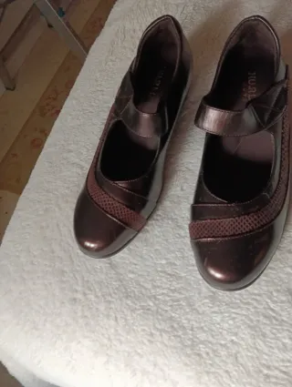 Zapatos marrones mujer Hurley con un pequeño kilo