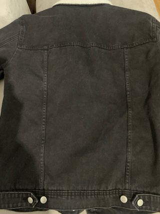 Cazadora negra Stradivarius forrada