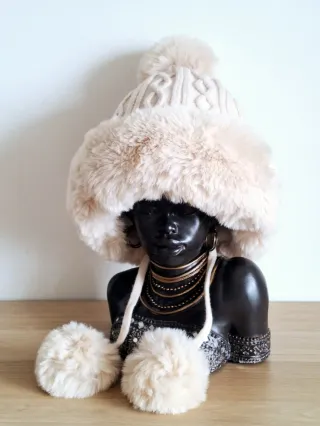 Gorro de Pelo con Pompones