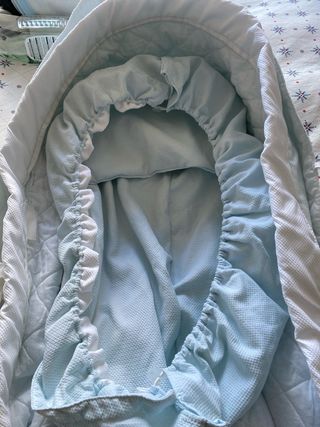 Serón de bebé con ruedas y accesorios. No envios