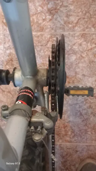 Bicicleta azul con cambios