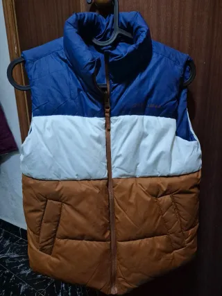 Chaleco acolchado azul y marrón. REVERSIBLE