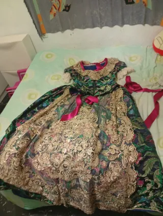 Traje de Fallera Negro y Dorado