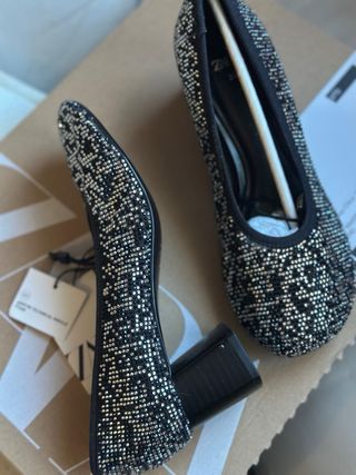 Zapatos Zara Negros y Plateados Talla 35