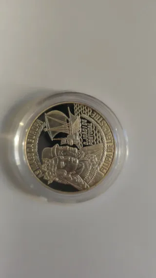 Monedas de plata .999 de diferentes tamaños.