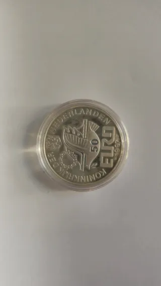 Monedas de plata .999 de diferentes tamaños.