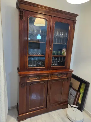 Vitrina antigua estilo inglés victoriano de caoba