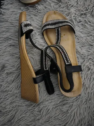 Sandalias negras con pedrería Talla 39