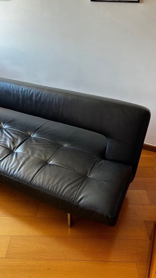 Sofá-Cama Preto em Pele