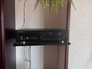 Altavoces AVG Negros