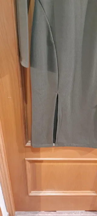 118.-Vestido midi verde caqui Stradivarius