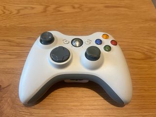 Consola Xbox 360 20GB. Con mandos y juegos.