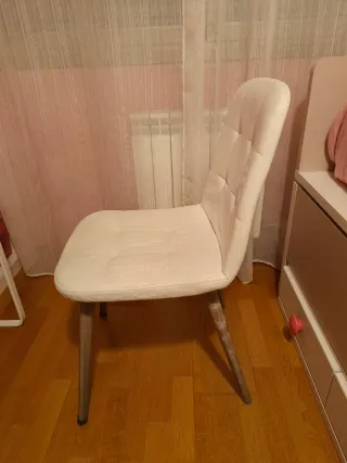 Silla polipiel blanca