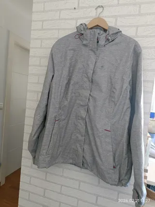 Chaqueta Quechua Gris Talla XXL Nueva