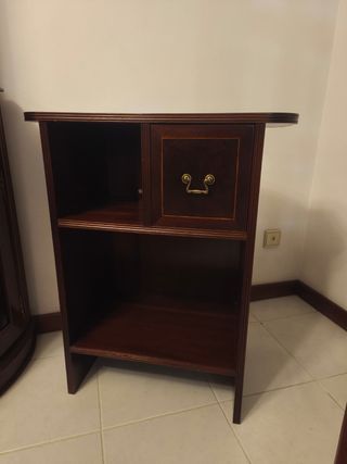 Móvel de Apoio em Madeira com Gaveta Clássico