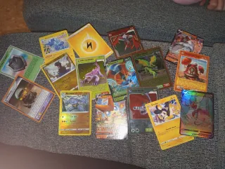 Lote de cartas Pokémon y otros