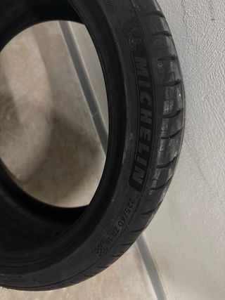 Neumático Michelin 225/40 ZR 18