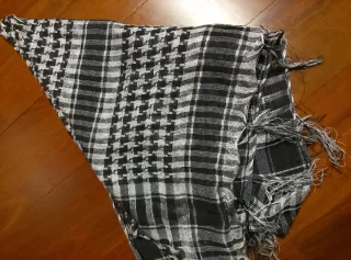 Sciarpa con frange nuova