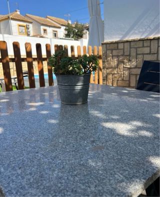 Mesa de hierro y mármol