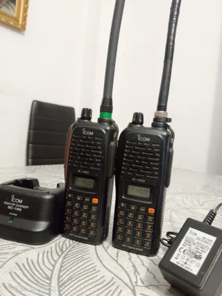 Radio Walkie Icom IC - V82