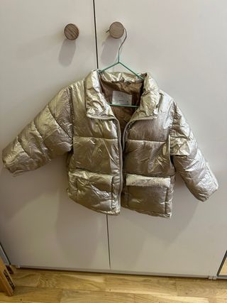 Abrigo dorado zara 2-3 años