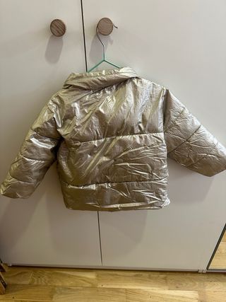 Abrigo dorado zara 2-3 años