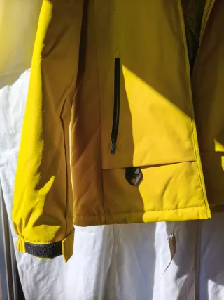 Chaqueta outdoor softshell amarilla S/M, capucha