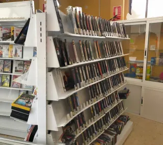 ESTANTERIAS LACADAS EN BLANCO MAS DE 3 METROS