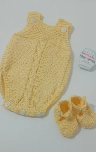 Conjunto de punto para bebé amarillo