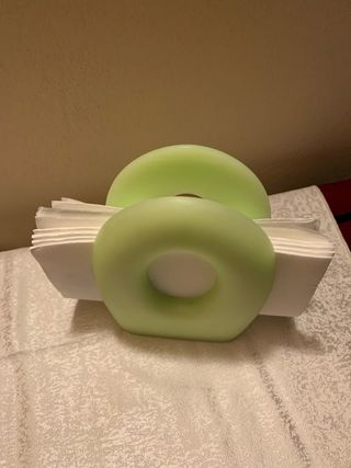 Portatovaglioli o portariviste vintage in plastica