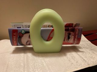 Portatovaglioli o portariviste vintage in plastica