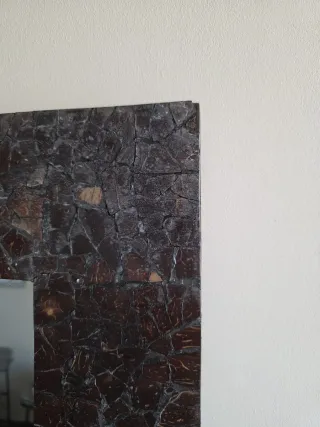 Coppia di specchi artigianali in mosaico di cocco