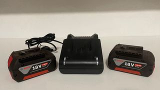 Batterie 4 ah + caricatore 4,5 rapido